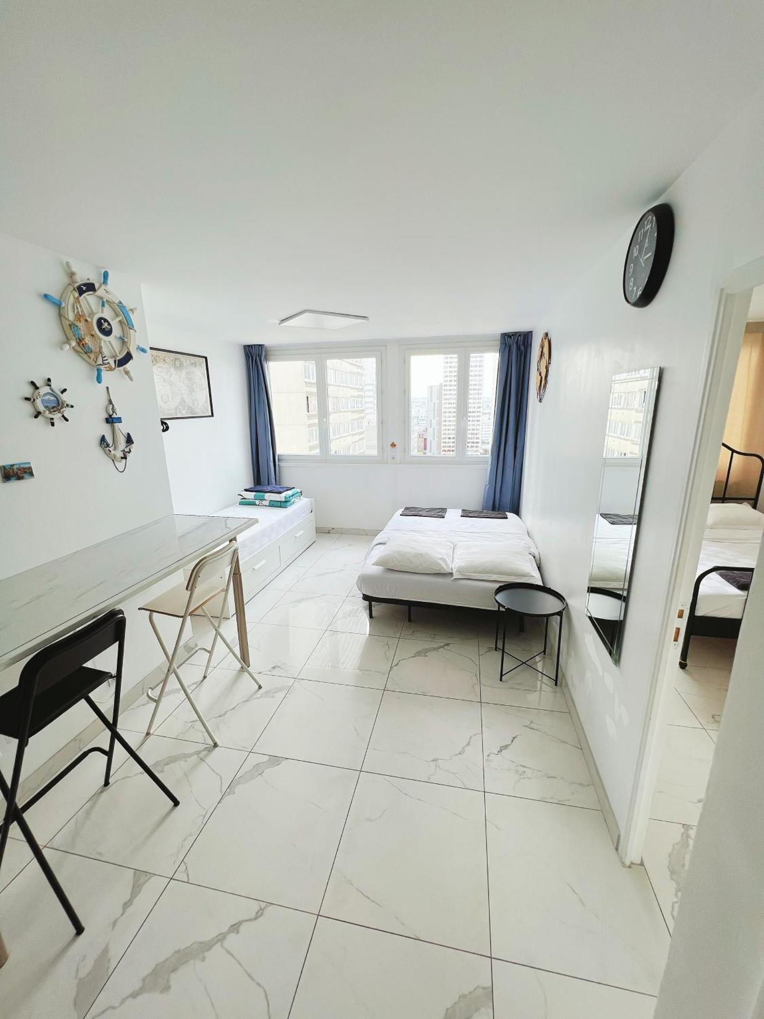 Apartment Near Subway And Supermarket Paris Exterior foto